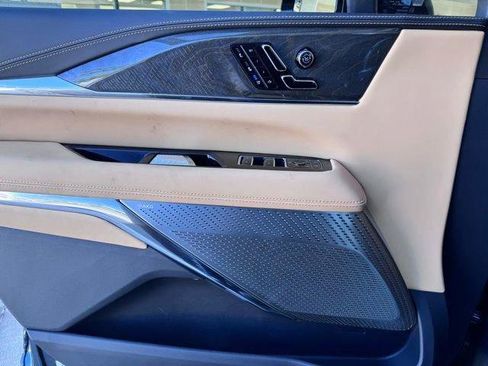 New 2025 Cadillac Escalade IQ Luxury 2 w/ LPO, Radiant Package image 31