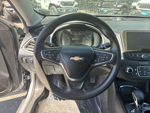 Used 2024 Chevrolet Malibu LT FWD image 10