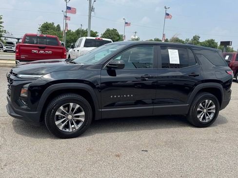 Used 2025 Chevrolet Equinox LT FWD image 3