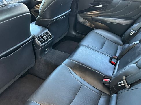 Used 2022 Lexus LS 500 w/ Cold Weather Package (CK) RWD image 12