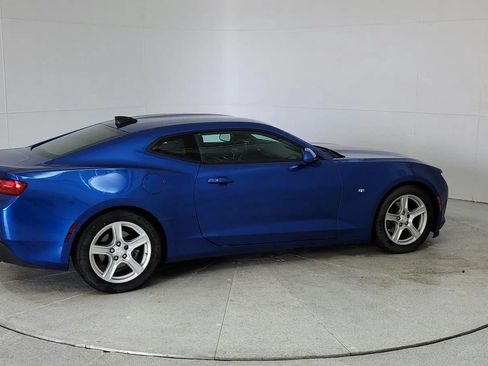 Used 2017 Chevrolet Camaro LT w/ Technology Package RWD image 7