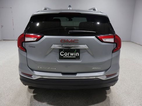 Used 2024 GMC Terrain SLT AWD/4WD image 3