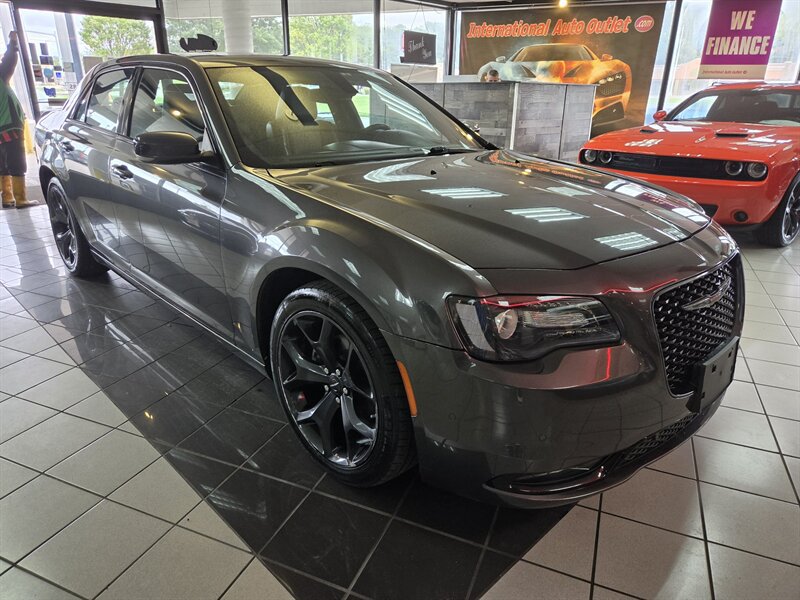 Used 2023 Chrysler 300 S RWD image 7