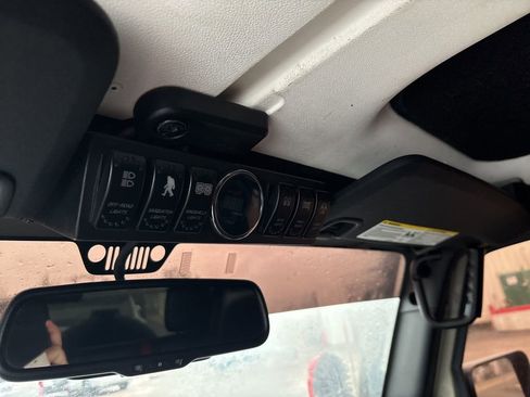 Used 2017 Jeep Wrangler Unlimited Rubicon image 13