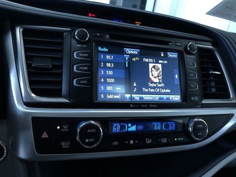 Certified 2017 Toyota Highlander XLE image 30