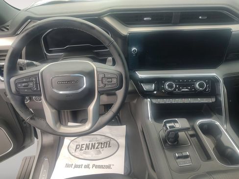 Used 2025 GMC Sierra 1500 Denali w/ Denali Reserve Package AWD/4WD image 10