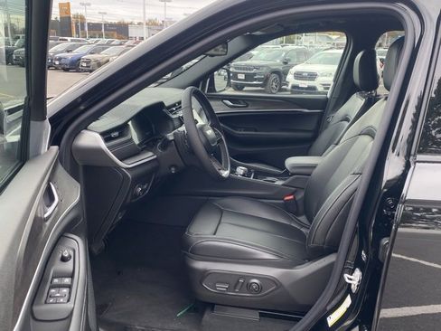 New 2025 Jeep Grand Cherokee Limited image 16