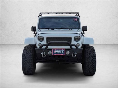 Used 2014 Jeep Wrangler Unlimited Sahara w/ Max Tow Package AWD/4WD image 2