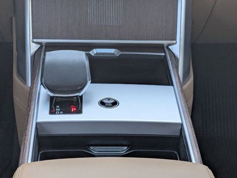 Used 2024 Land Rover Range Rover Autobiography image 21