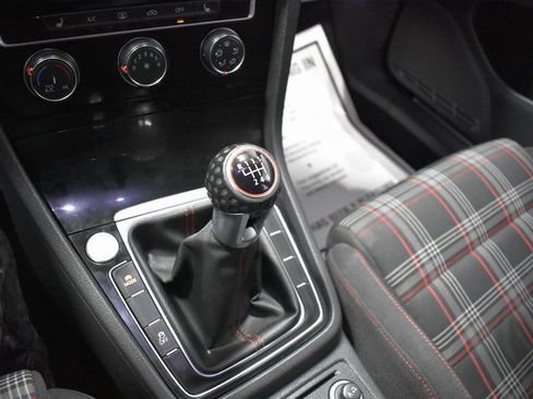 Used 2017 Volkswagen GTI Sport image 17