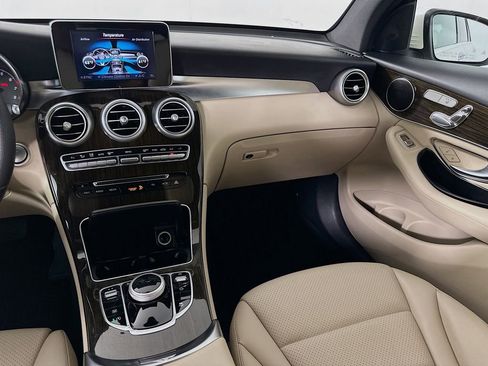Used 2017 Mercedes-Benz GLC 300 4MATIC w/ Premium 1 Package image 24