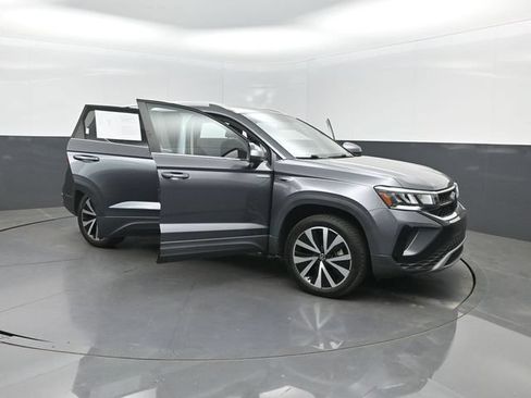 Used 2022 Volkswagen Taos SE FWD image 41