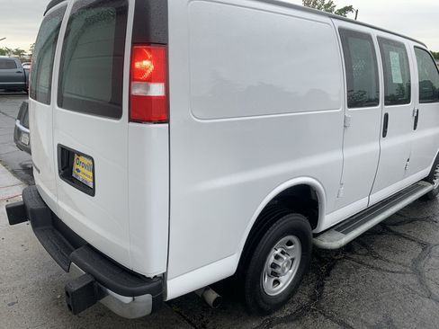Used 2024 Chevrolet Express 2500 w/ Driver Convenience Package RWD image 4