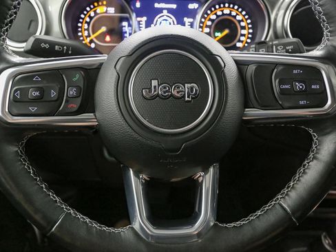 Used 2022 Jeep Wrangler Unlimited Sahara w/ LED Lighting Group AWD/4WD image 39