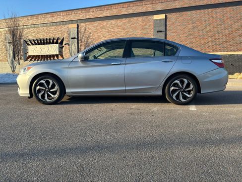 Used 2017 Honda Accord EX-L image 3