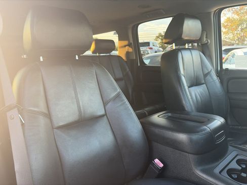 Used 2008 Chevrolet Suburban LT w/ LT Preferred Equipment Group RWD image 32