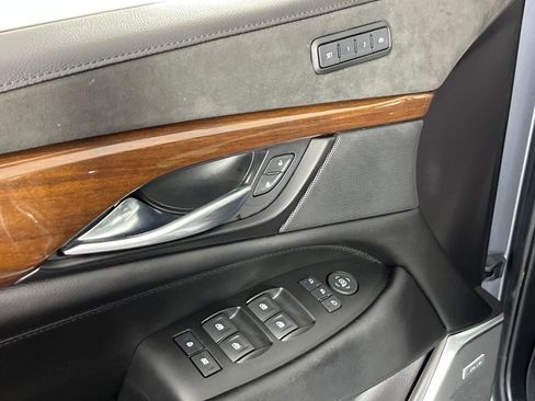 Used 2020 Cadillac Escalade Premium Luxury image 25