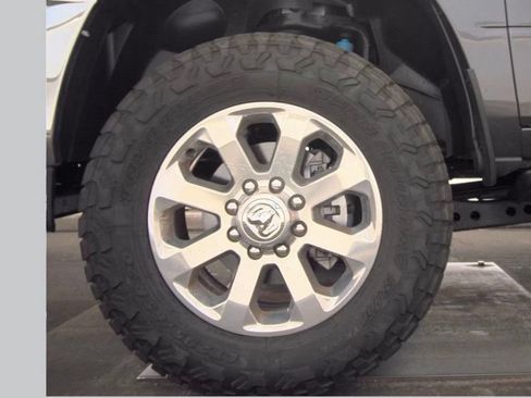 Used 2025 RAM 2500 Laramie AWD/4WD image 2