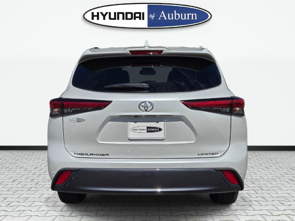 Used 2023 Toyota Highlander Limited FWD image 6