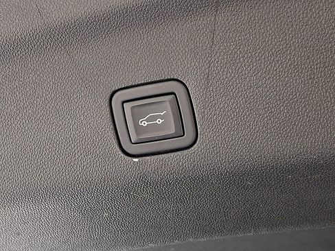 Used 2023 Chevrolet Tahoe Premier AWD/4WD image 31