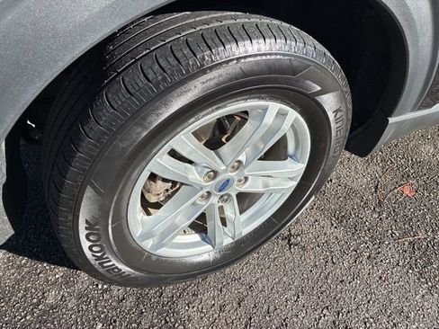 Used 2023 Ford Explorer XLT image 15