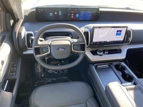 New 2026 Ford Expedition Active image 10