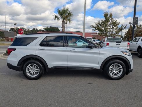 New 2026 Ford Explorer Active w/ Active Comfort Package image 3
