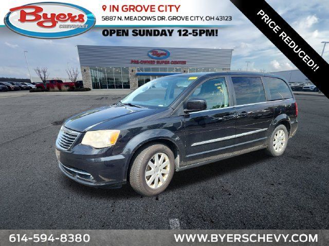 Used 2013 Chrysler Town & Country Touring FWD image 1