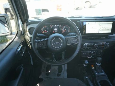 Used 2025 Jeep Gladiator Sport image 21