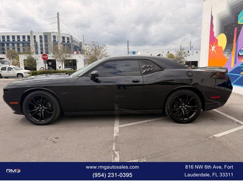 Used 2017 Dodge Challenger R/T w/ Driver Convenience Group image 10