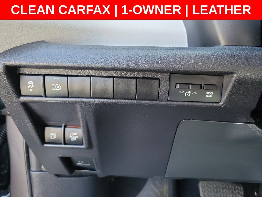Used 2025 Toyota Sienna XLE FWD image 27