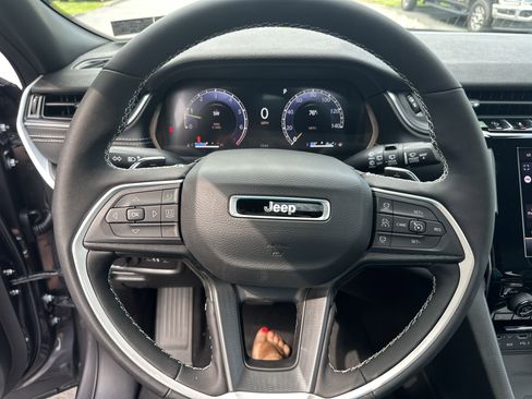 New 2025 Jeep Grand Cherokee L Altitude image 18