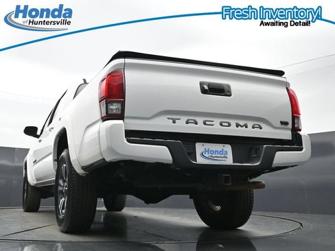 Used 2019 Toyota Tacoma TRD Sport AWD/4WD image 32