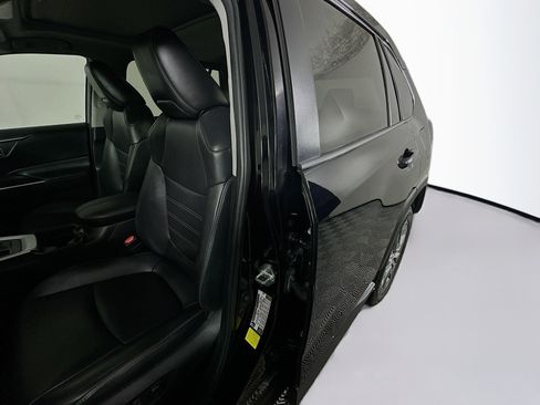 Used 2021 Toyota RAV4 XLE Premium image 12