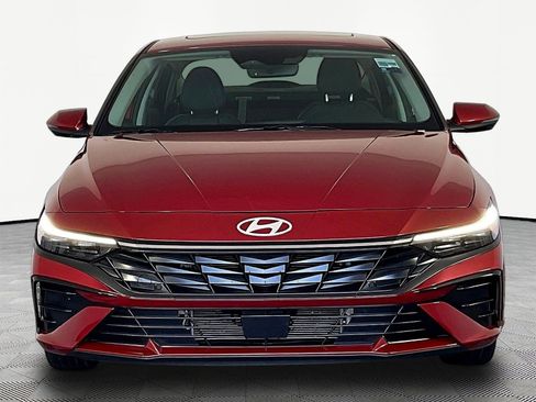Used 2025 Hyundai Elantra Limited FWD image 2