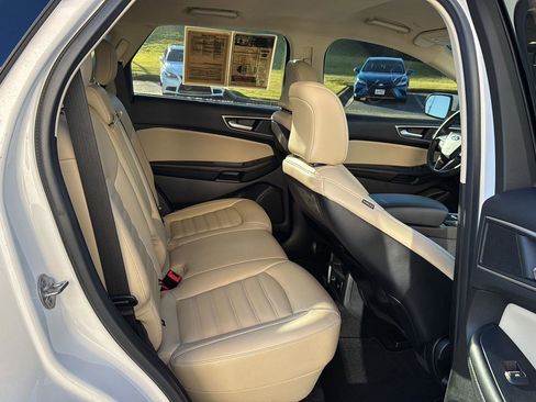 Used 2022 Ford Edge SEL w/ Convenience Package image 12
