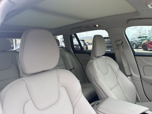 Used 2022 Volvo V60 T5 Cross Country w/ Advanced Package image 13