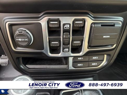 Used 2020 Jeep Gladiator Overland AWD/4WD image 25