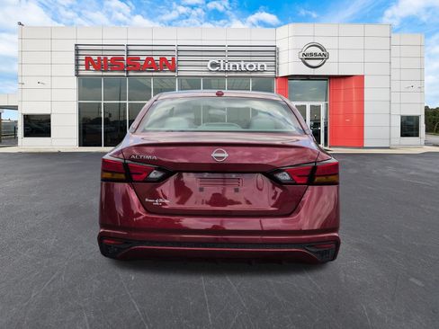 Used 2025 Nissan Altima 2.5 SV FWD image 4