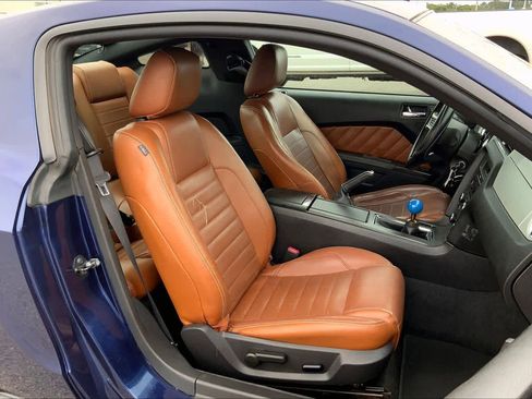 Used 2010 Ford Mustang Premium RWD image 8