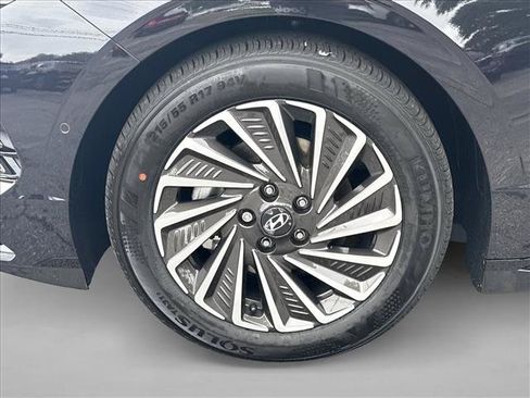 Certified 2025 Hyundai Sonata Limited FWD image 10
