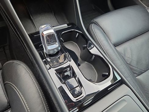 Used 2023 Volvo XC40 B5 Plus AWD/4WD image 31