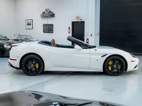 Used 2016 Ferrari California T image 7