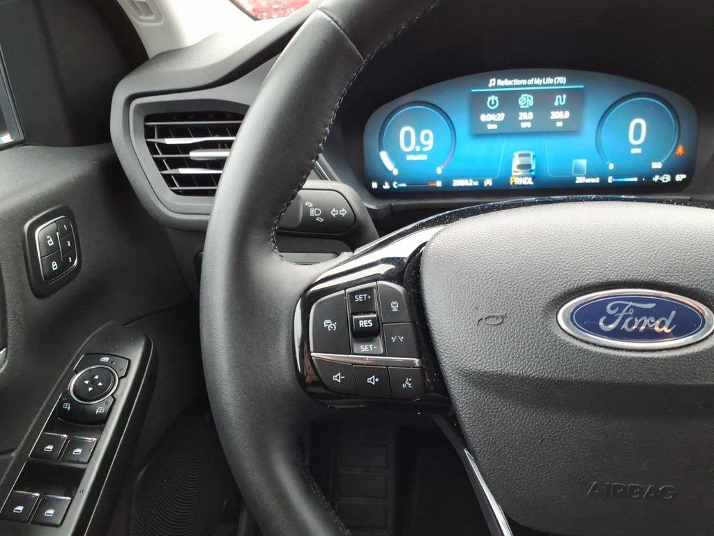 Used 2025 Ford Escape Platinum AWD/4WD image 20