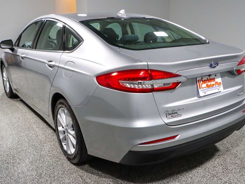 Used 2020 Ford Fusion SE image 9