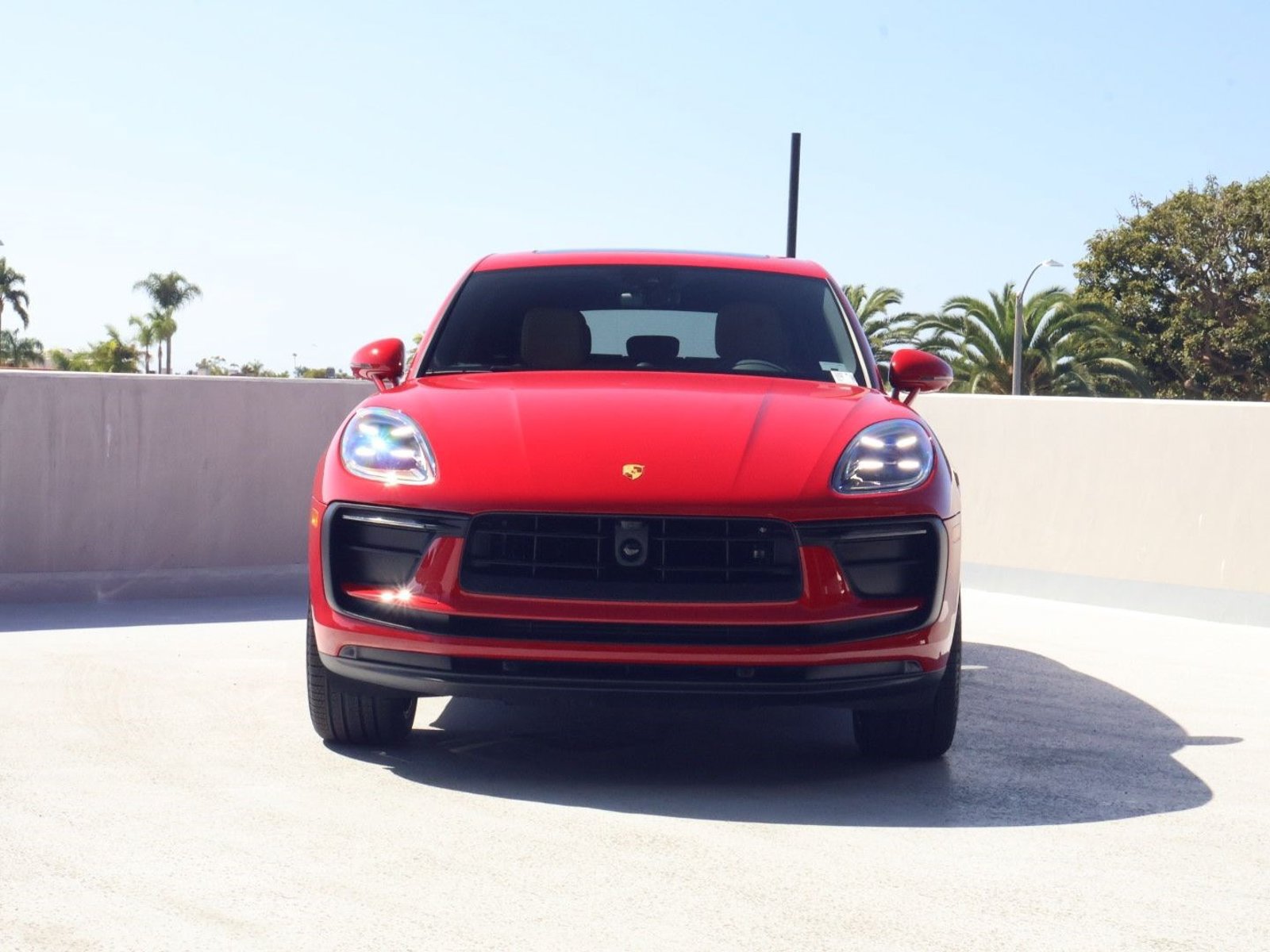 Certified 2026 Porsche Macan AWD/4WD image 6