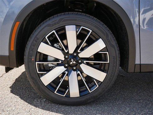 New 2026 Mitsubishi Outlander SE image 3