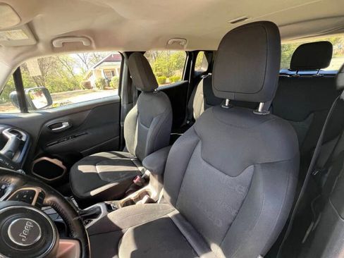 Used 2017 Jeep Renegade Latitude w/ Popular Equipment Group FWD image 11