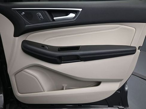 Used 2019 Ford Edge Titanium w/ Cold Weather Package image 26