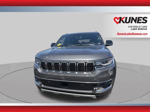 Used 2024 Jeep Wagoneer L Series II w/ Flexible Seating Group AWD/4WD image 10